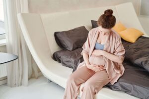 "how to sleep comfortably in third trimester pregnancy"
